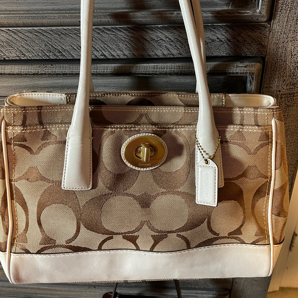 Coach satchel awesome for spring & summer dress up or down love it!